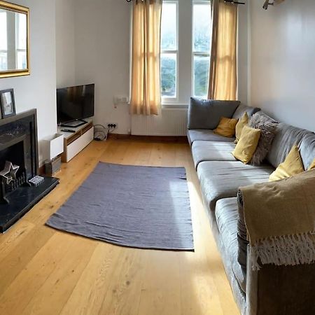 3 Double Bedroomed Flat, Acton. London, Uk Екстериор снимка