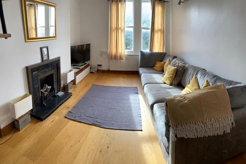 3 Double Bedroomed Flat, Acton. London, Uk Екстериор снимка