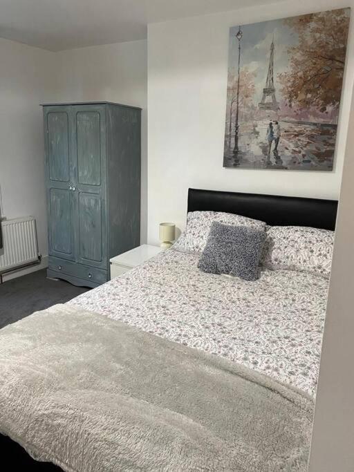 3 Double Bedroomed Flat, Acton. London, Uk Екстериор снимка